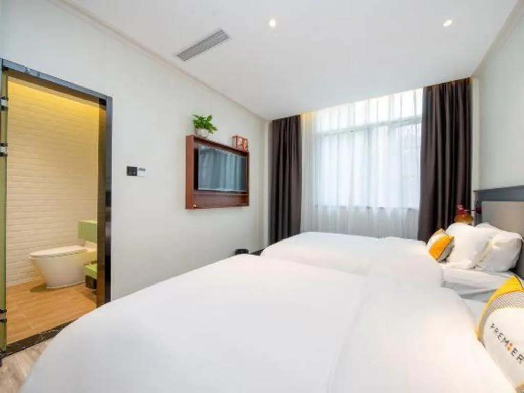 Bed in City Comfort Premier Hotel Guangzhou Tower Chigang Metro Station Pazhou Exhibition