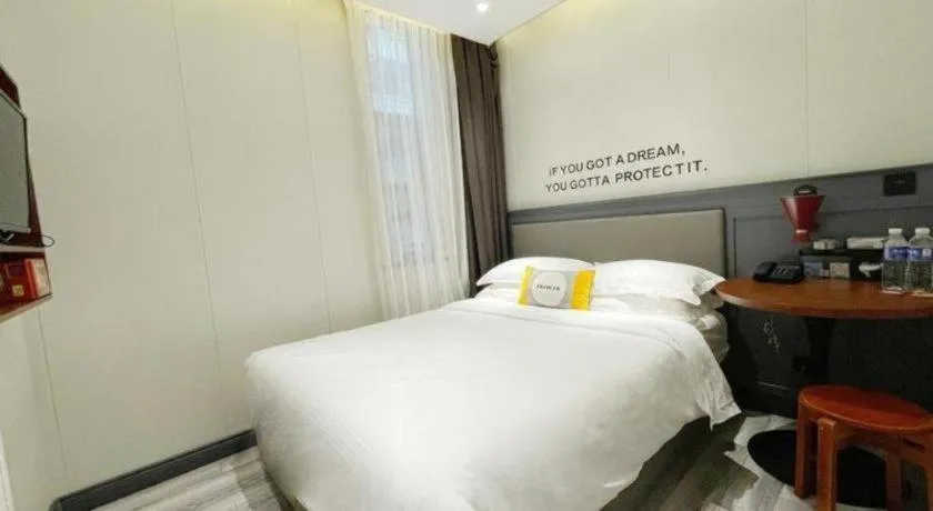 Bed in City Comfort Premier Hotel Guangzhou Tower Chigang Metro Station Pazhou Exhibition