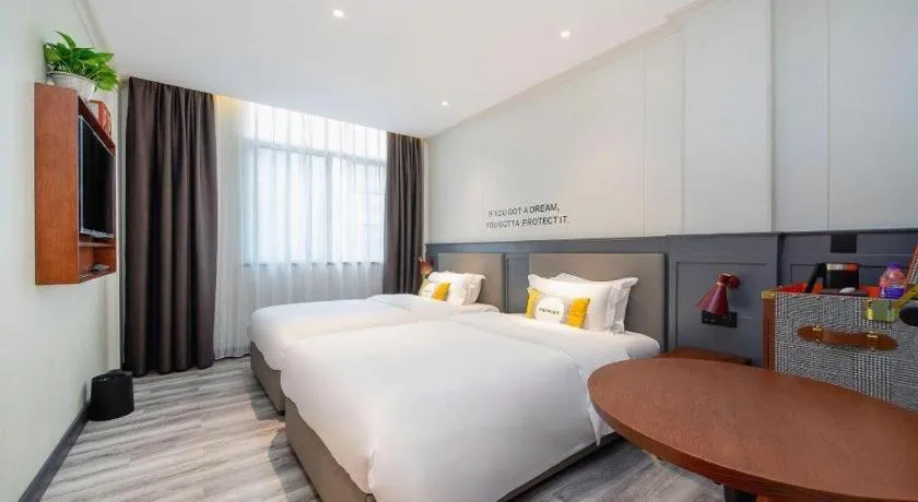 Bed in City Comfort Premier Hotel Guangzhou Tower Chigang Metro Station Pazhou Exhibition
