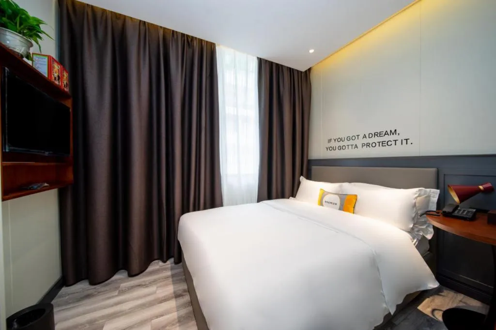 Bed in City Comfort Premier Hotel Guangzhou Tower Chigang Metro Station Pazhou Exhibition