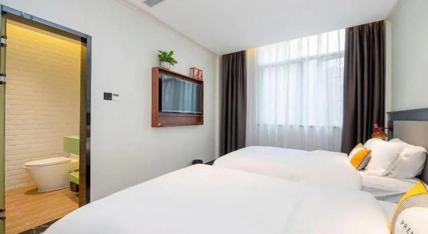 Bed in City Comfort Premier Hotel Guangzhou Tower Chigang Metro Station Pazhou Exhibition