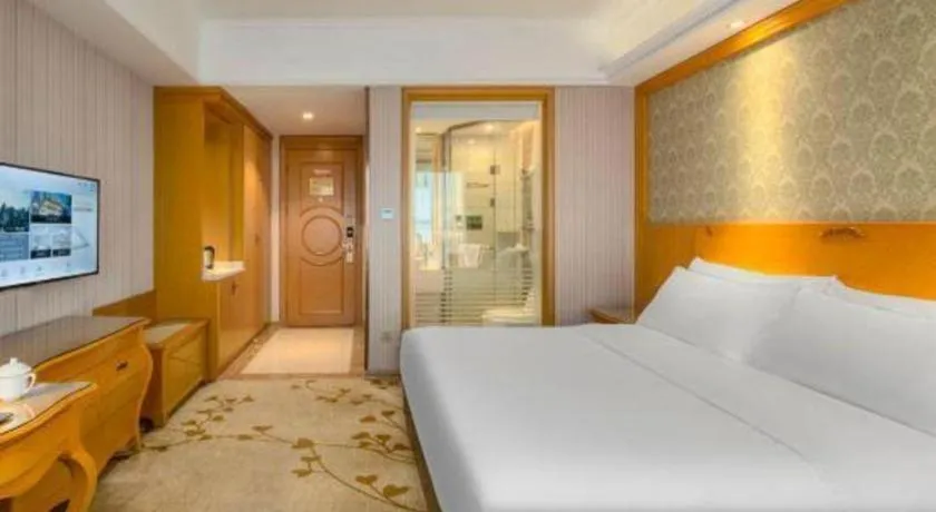 Bed in Vienna Hotel Zhengzhou Only Henan Movie Town