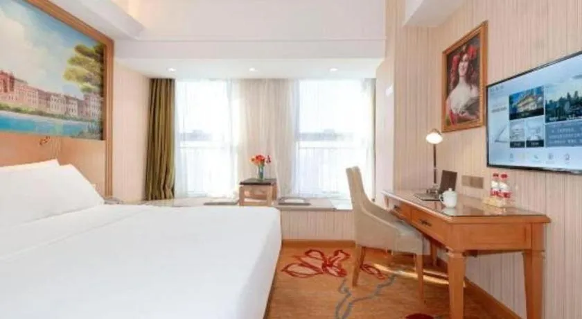 Bed in Vienna Hotel Zhengzhou Only Henan Movie Town