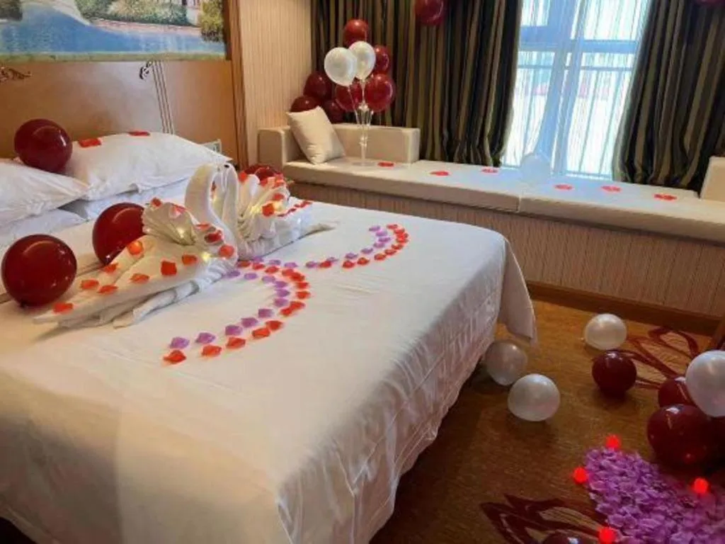 Bed in Vienna Hotel Zhengzhou Only Henan Movie Town