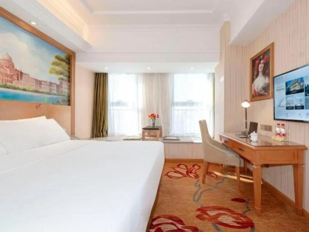 Bed in Vienna Hotel Zhengzhou Only Henan Movie Town