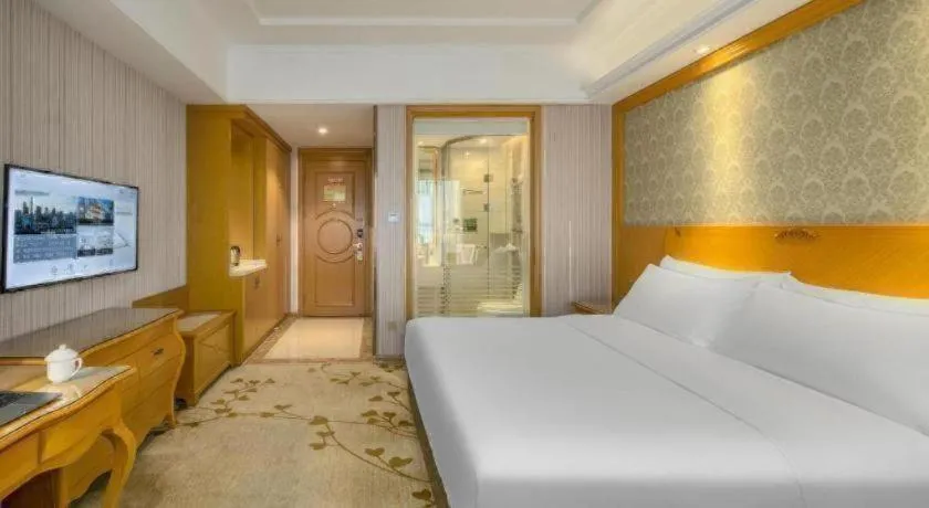 Bed in Vienna Hotel Zhengzhou Only Henan Movie Town
