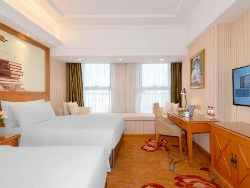 Bed in Vienna Hotel Zhengzhou Only Henan Movie Town