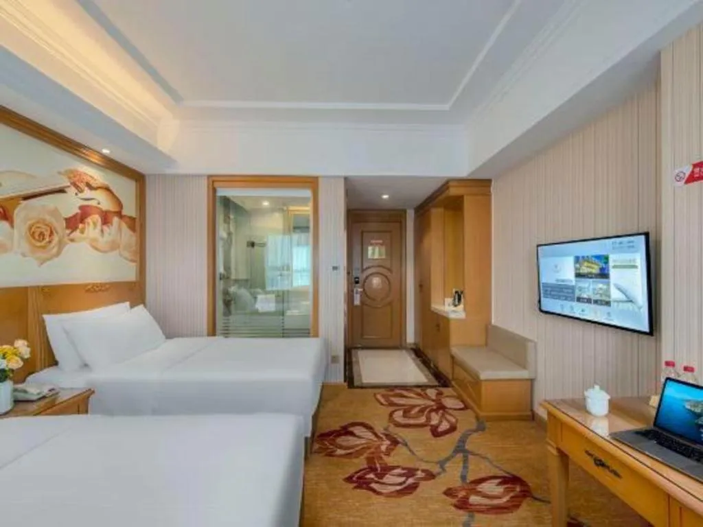 Bed in Vienna Hotel Zhengzhou Only Henan Movie Town