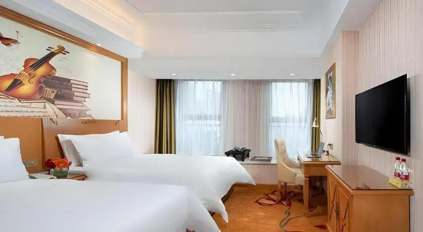 Bed in Vienna Hotel Zhengzhou Only Henan Movie Town Bed in Vienna Hotel Zhengzhou Only Henan Movie Town