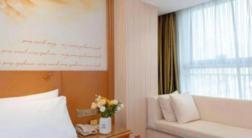 Bed in Vienna Hotel Zhengzhou Only Henan Movie Town