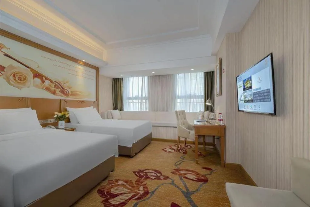 Bed in Vienna Hotel Zhengzhou Only Henan Movie Town