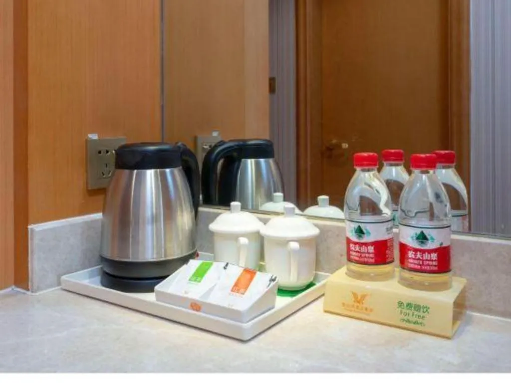 Vienna Hotel Zhengzhou Only Henan Movie Town