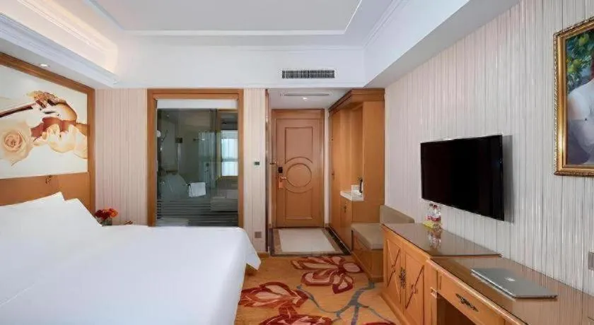 Bed in Vienna Hotel Zhengzhou Only Henan Movie Town