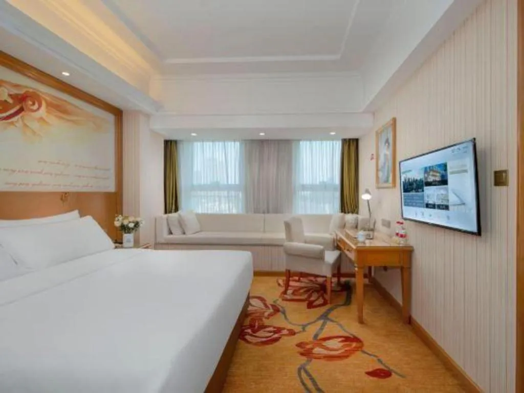 Bed in Vienna Hotel Zhengzhou Only Henan Movie Town