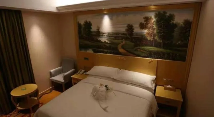 Bed in Vienna Hotel Hangzhou Jiubao Sijiqing Suanli Town