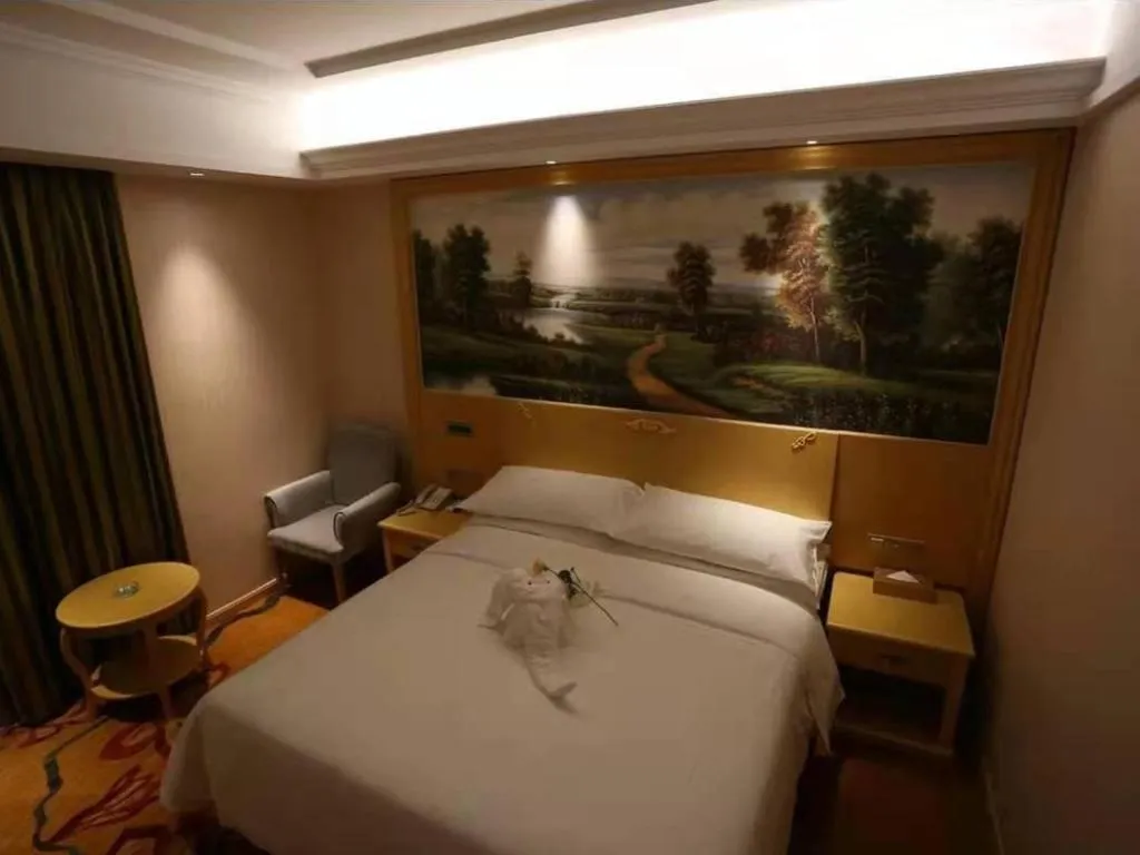 Bed in Vienna Hotel Hangzhou Jiubao Sijiqing Suanli Town