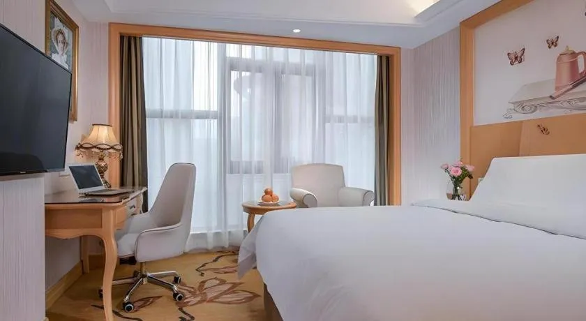 Bed in Vienna Hotel Shenzhen Qinghu Metro Station