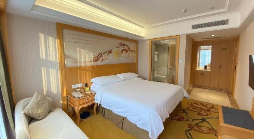 Bed in Vienna Hotel Shenzhen Qinghu Metro Station
