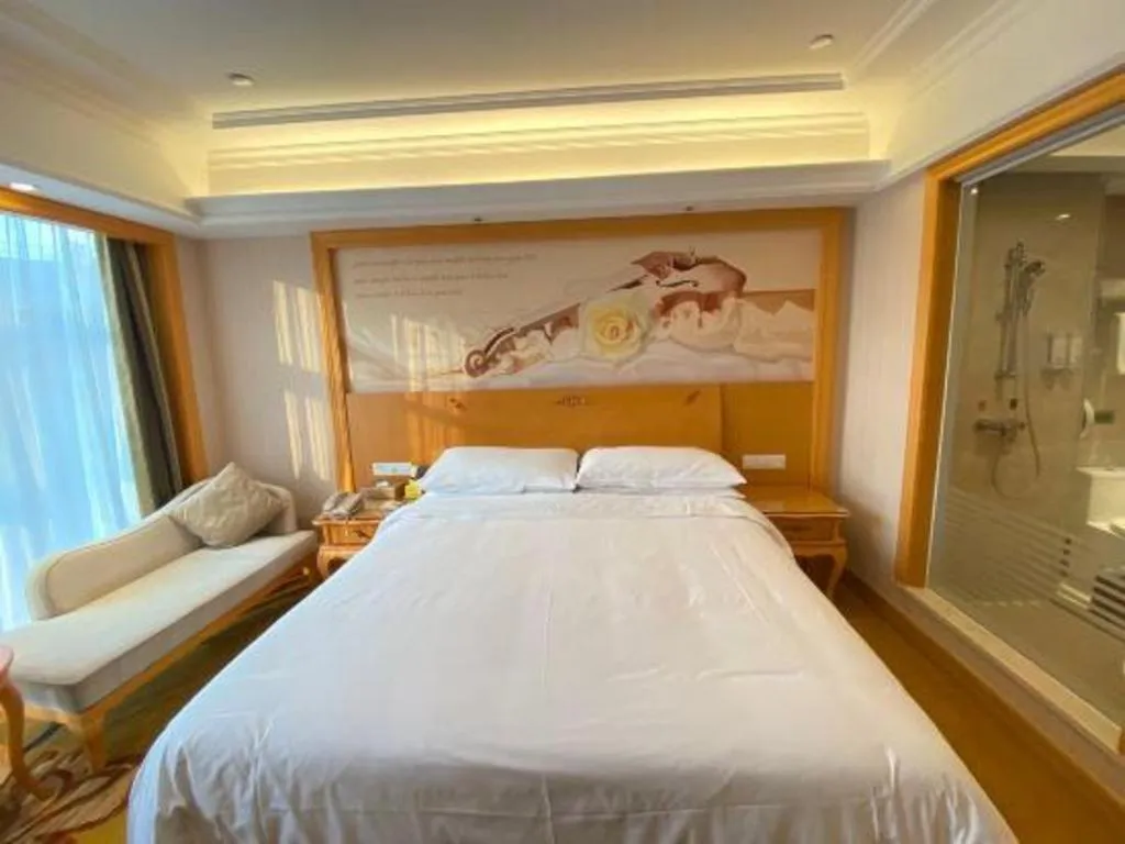 Bed in Vienna Hotel Shenzhen Qinghu Metro Station