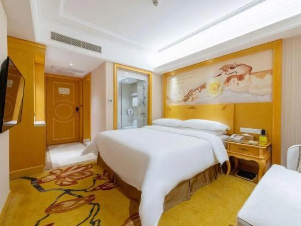 Bed in Vienna Hotel Shenzhen Qinghu Metro Station