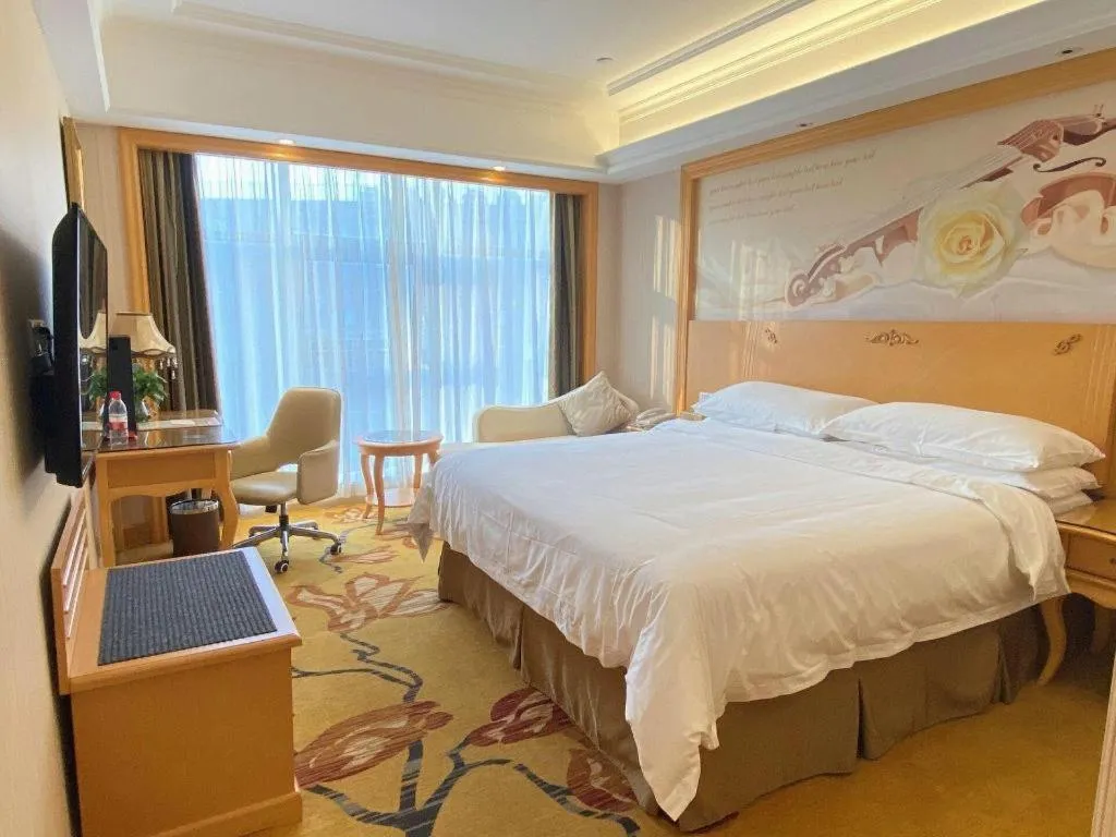 Bed in Vienna Hotel Shenzhen Qinghu Metro Station