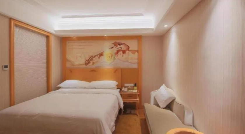Bed in Vienna Hotel Shenzhen Qinghu Metro Station