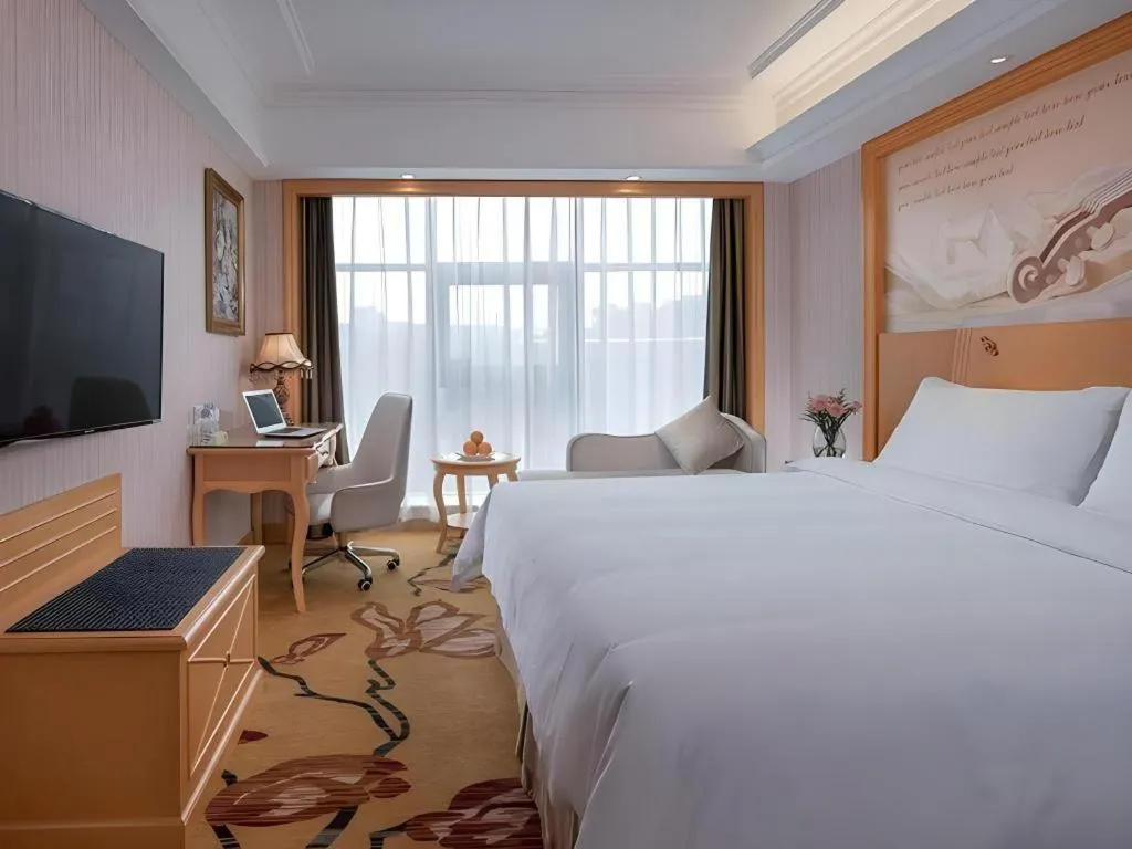 Bed in Vienna Hotel Shenzhen Qinghu Metro Station