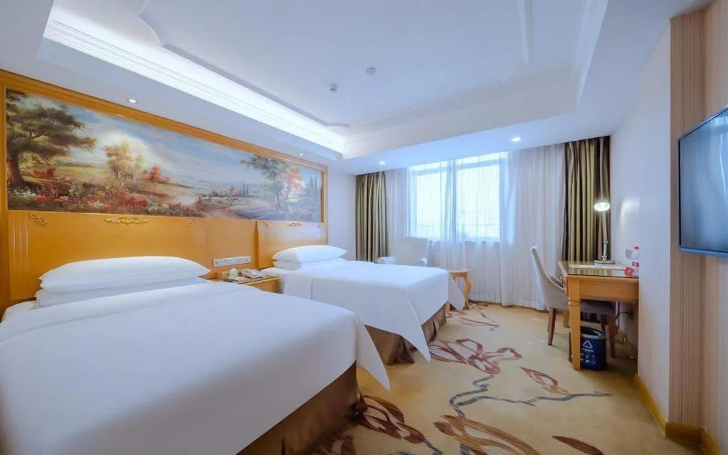 Bed in Vienna Hotel Shenzhen Guanlan Shanshuitianyuan Xintian