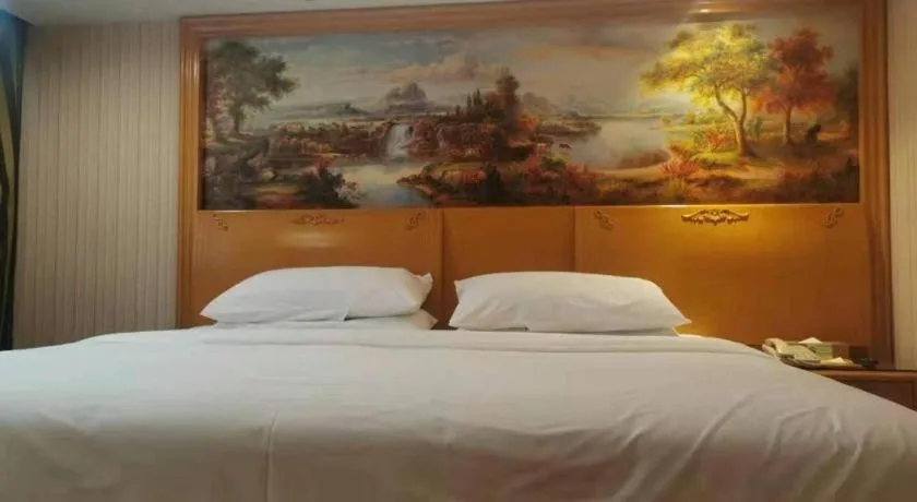 Bed in Vienna Hotel Shenzhen Guanlan Shanshuitianyuan Xintian