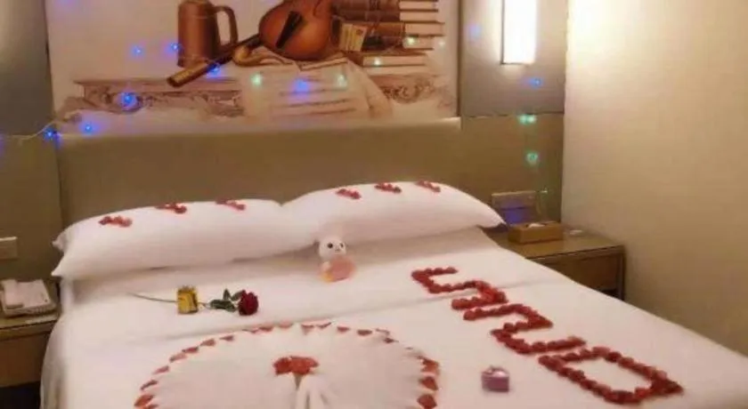 Bed in Vienna Hotel Shenzhen Guanlan Shanshuitianyuan Xintian