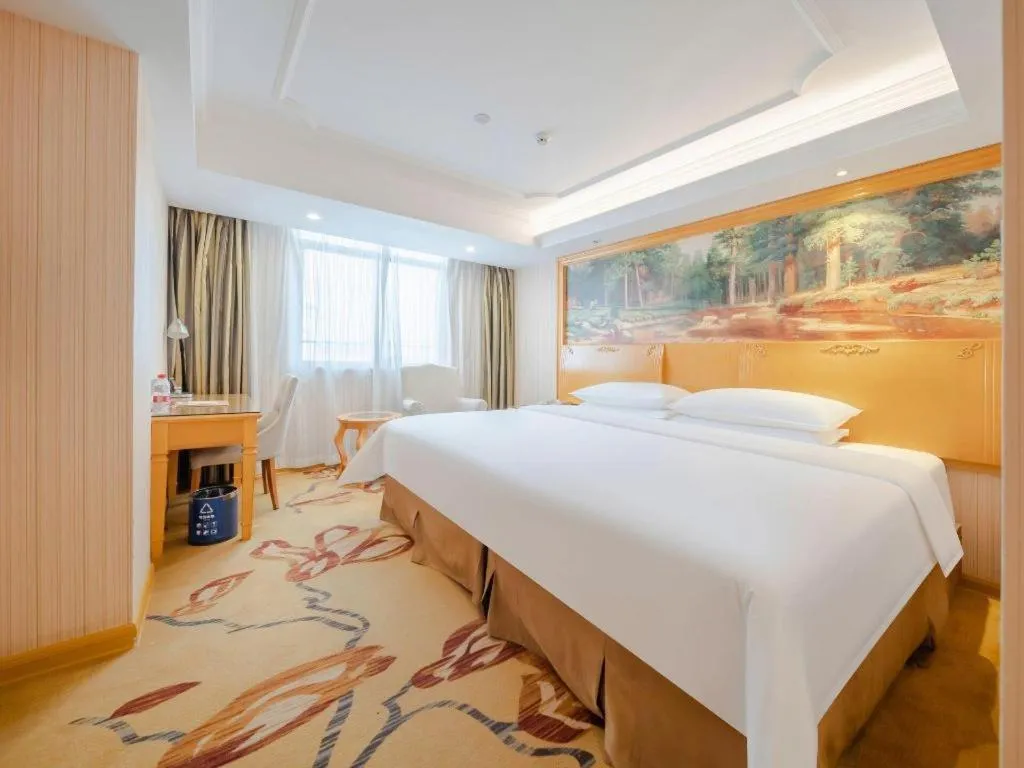 Bed in Vienna Hotel Shenzhen Guanlan Shanshuitianyuan Xintian