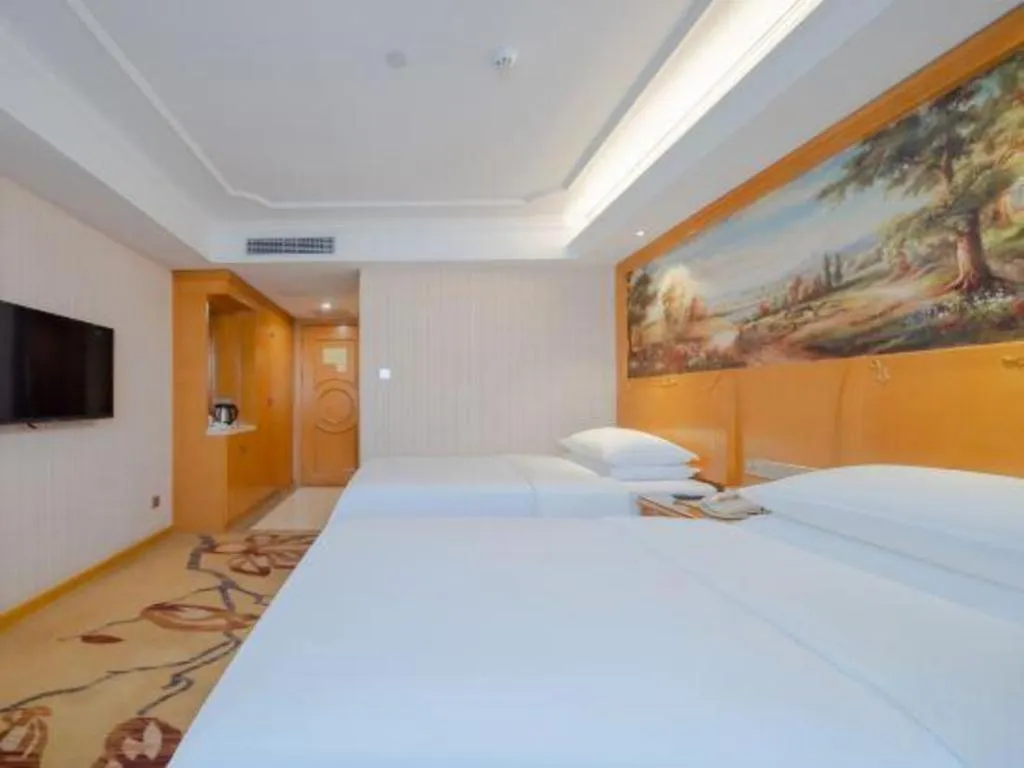 Bed in Vienna Hotel Shenzhen Guanlan Shanshuitianyuan Xintian