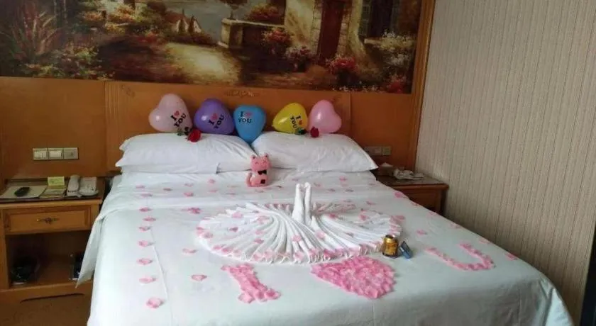 Bed in Vienna Hotel Shenzhen Guanlan Shanshuitianyuan Xintian