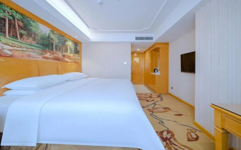 Bed in Vienna Hotel Shenzhen Guanlan Shanshuitianyuan Xintian