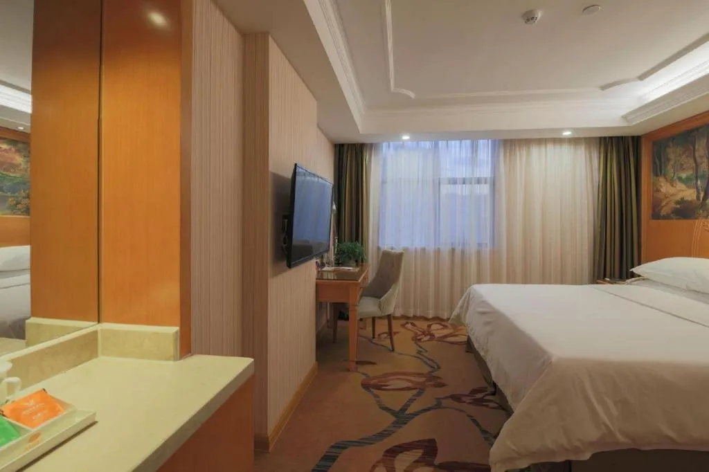 Bed in Vienna Hotel Shenzhen Guanlan Shanshuitianyuan Xintian