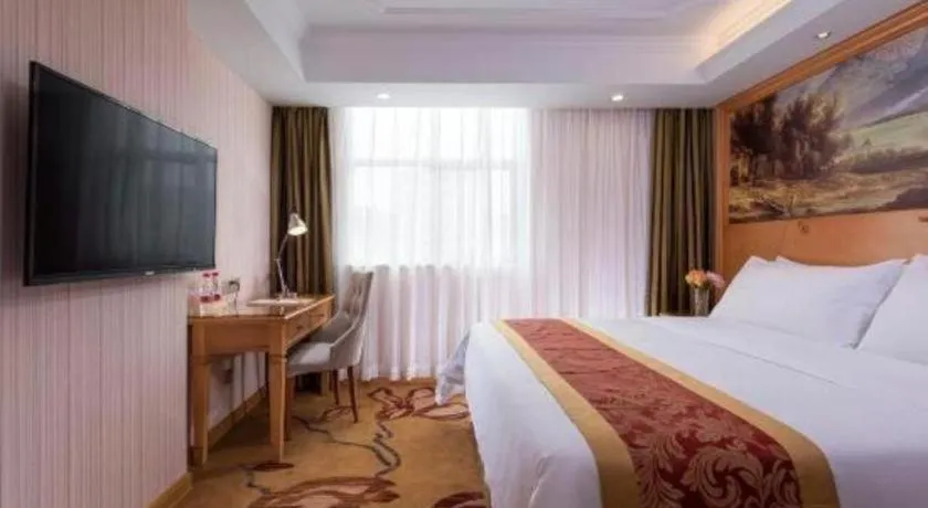 Bed in Vienna Hotel Shenzhen Guanlan Shanshuitianyuan Xintian