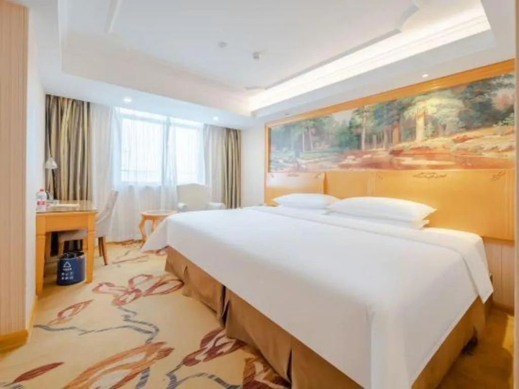 Bed in Vienna Hotel Shenzhen Guanlan Shanshuitianyuan Xintian
