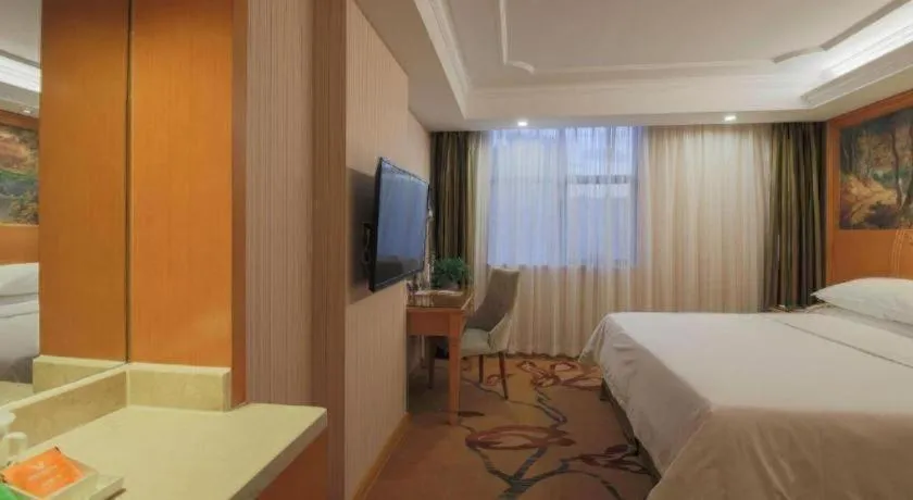 Bed in Vienna Hotel Shenzhen Guanlan Shanshuitianyuan Xintian