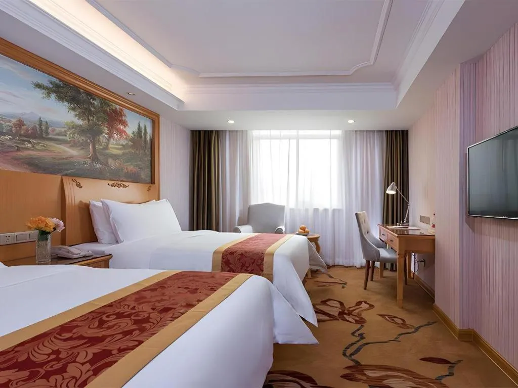 Bed in Vienna Hotel Shenzhen Guanlan Shanshuitianyuan Xintian
