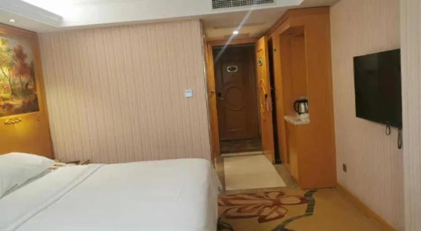 Bed in Vienna Hotel Shenzhen Guanlan Shanshuitianyuan Xintian