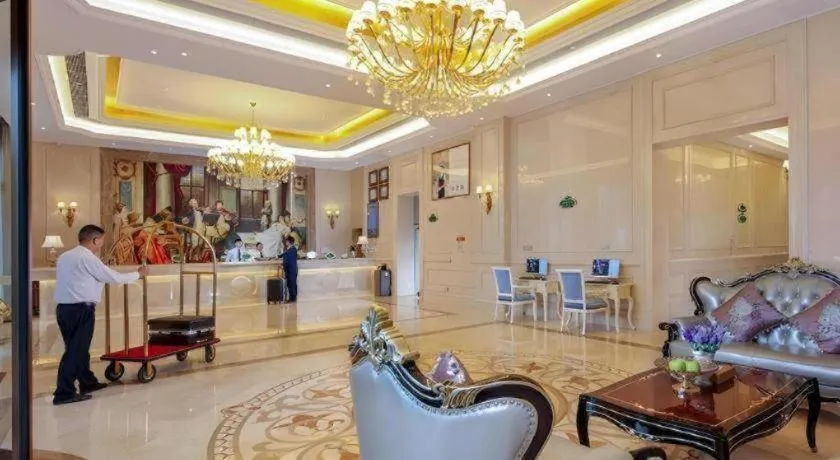 Vienna Hotel Chengdu Xinjin Old Pier Liujianian Metro Station