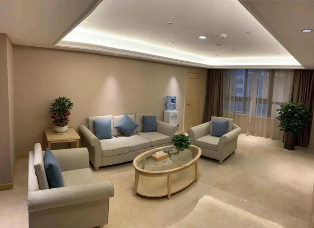 Vienna Hotel Chengdu Xinjin Old Pier Liujianian Metro Station