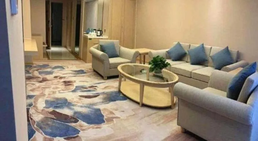 Vienna Hotel Chengdu Xinjin Old Pier Liujianian Metro Station