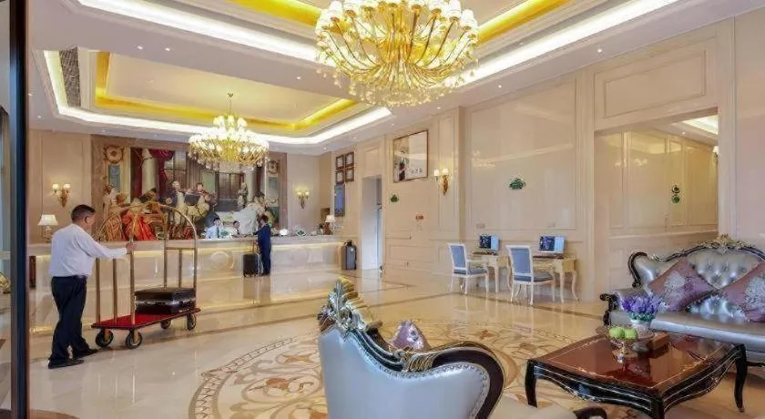 Vienna Hotel Chengdu Xinjin Old Pier Liujianian Metro Station