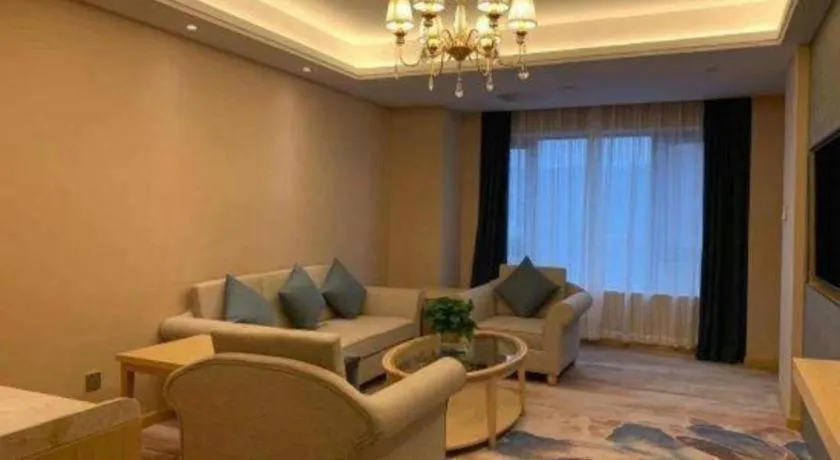 Vienna Hotel Chengdu Xinjin Old Pier Liujianian Metro Station