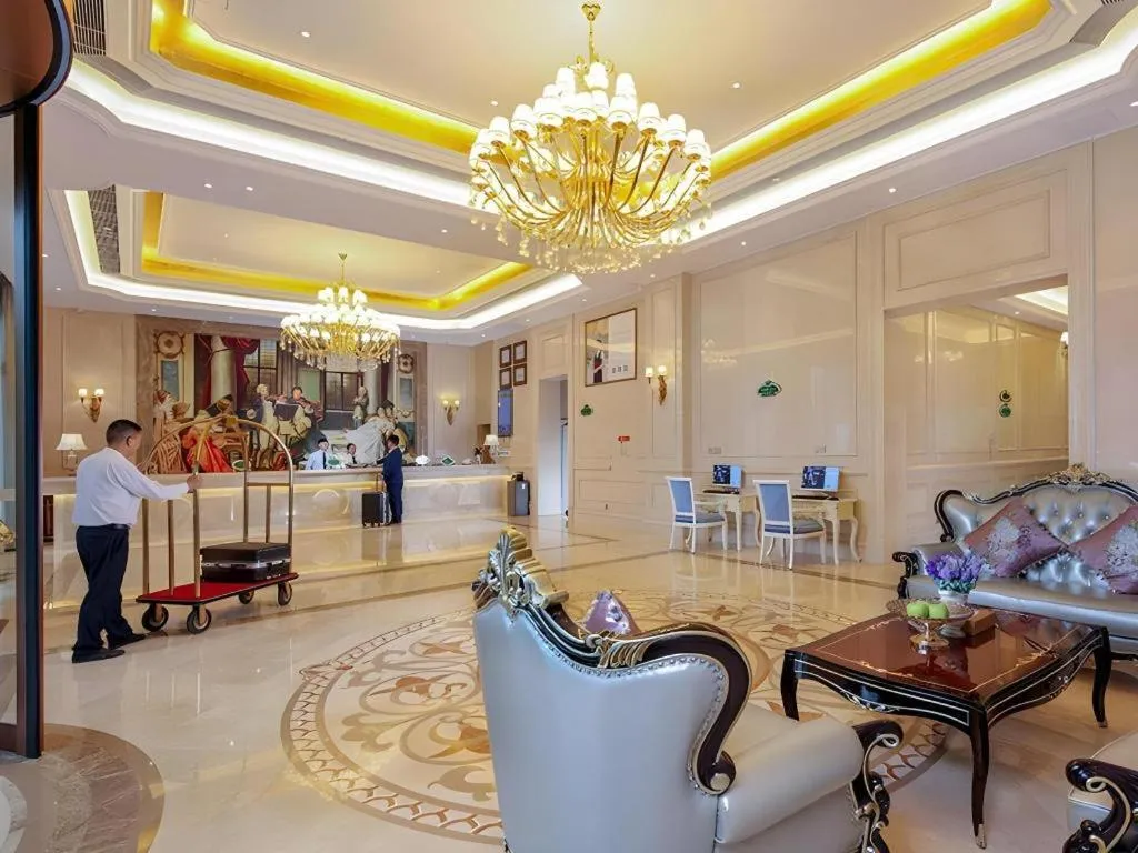 Vienna Hotel Chengdu Xinjin Old Pier Liujianian Metro Station