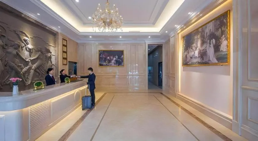 Vienna Hotel Wuhan Huazhong Normal University Huquan Metro Station