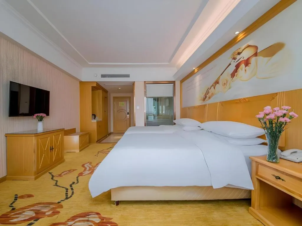 Bed in Vienna Hotel Wuhan Huazhong Normal University Huquan Metro Station