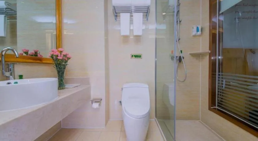 Vienna Hotel Wuhan Huazhong Normal University Huquan Metro Station