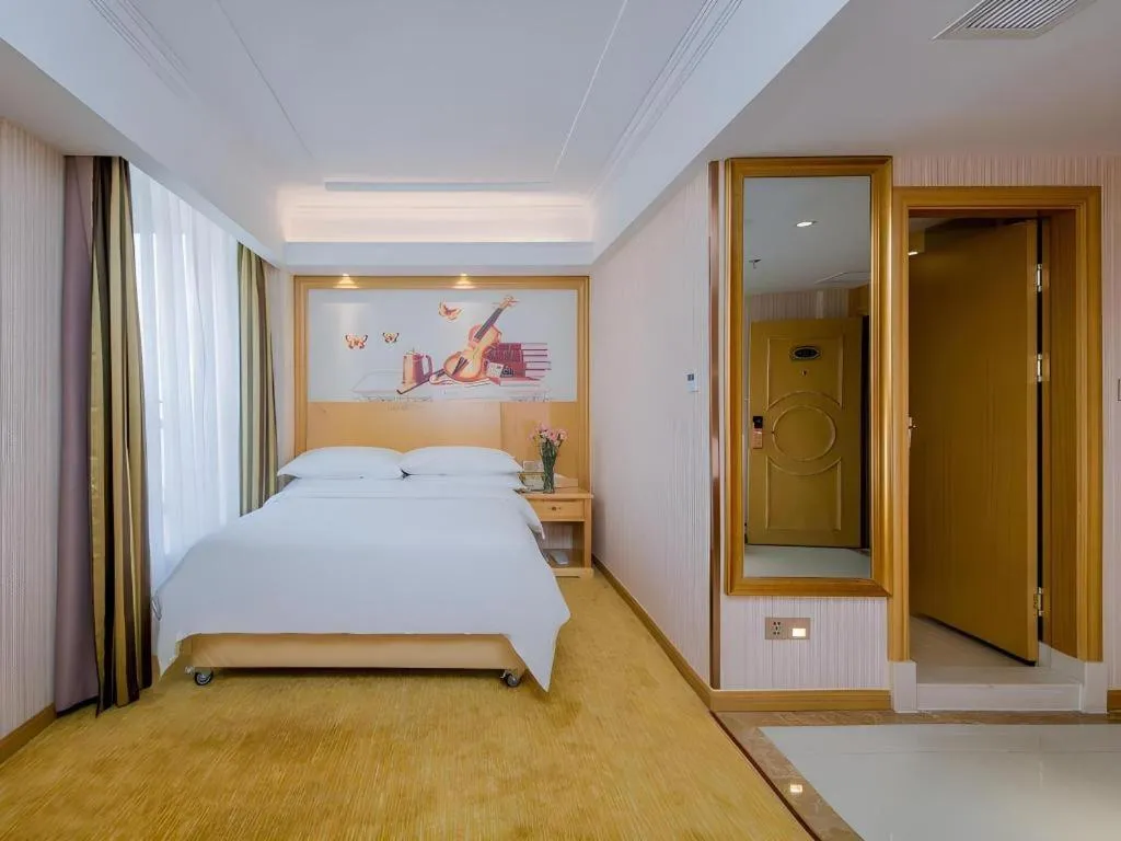 Bed in Vienna Hotel Wuhan Huazhong Normal University Huquan Metro Station